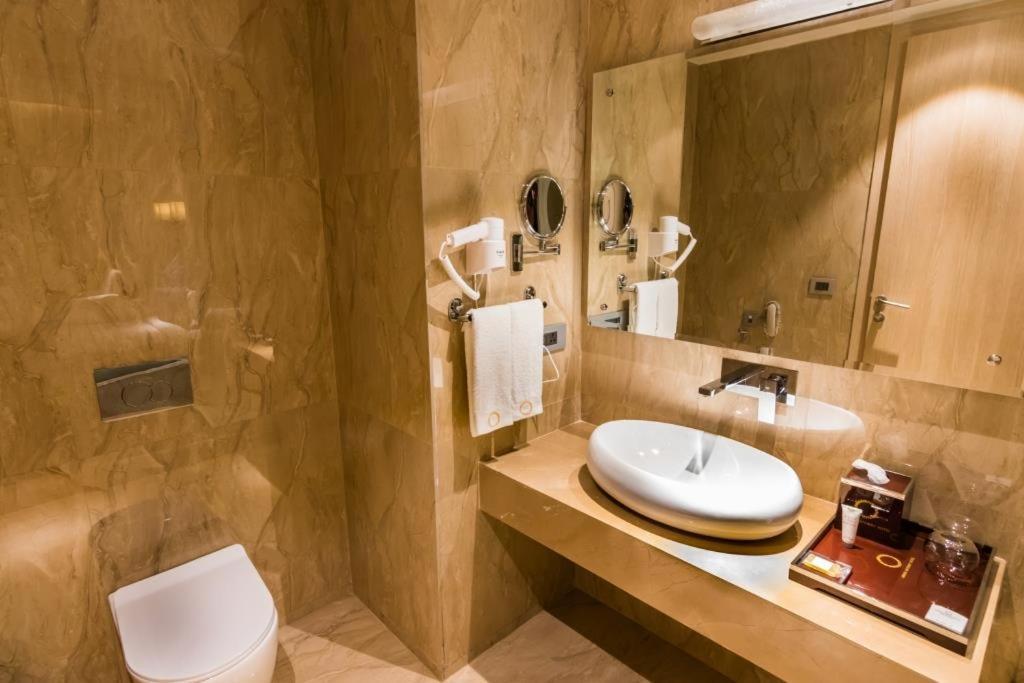 Amara Gateway Hotel 莫拉达巴德 外观 照片