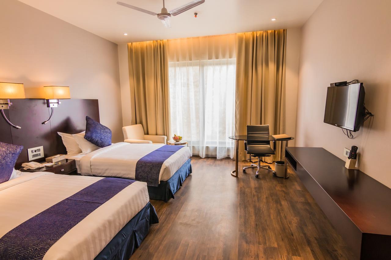 Amara Gateway Hotel 莫拉达巴德 外观 照片