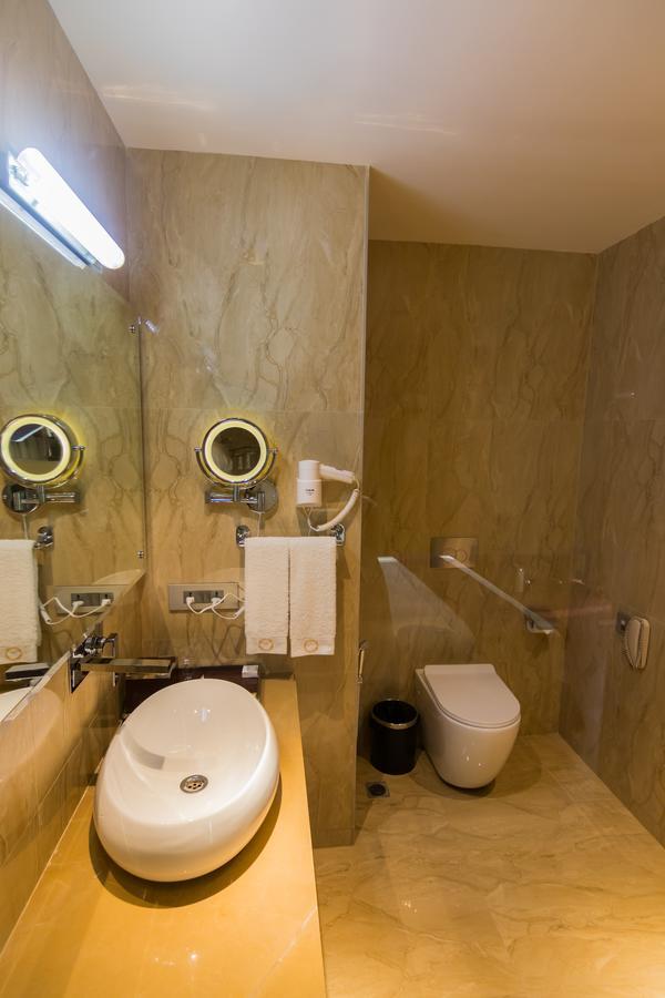 Amara Gateway Hotel 莫拉达巴德 外观 照片