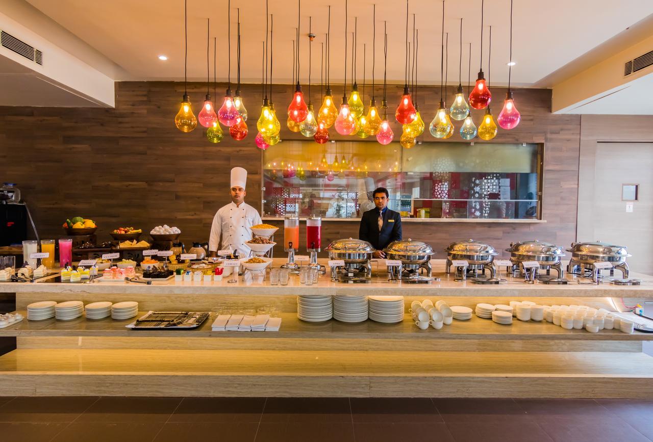 Amara Gateway Hotel 莫拉达巴德 外观 照片